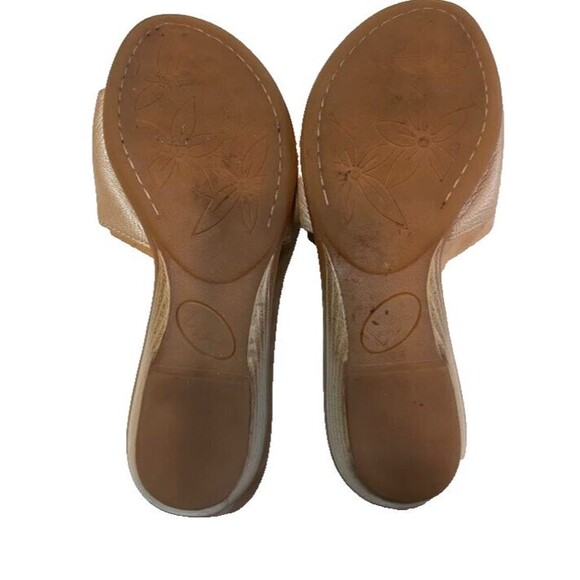 B.O.C. Tropicalcore Beachy Beige Leather Flower 1.5"  Wedge Slide Sandals Sz 8 - Picture 5 of 5
